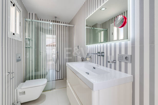 Beachfront townhouse in Bahia de Marbella with sea views