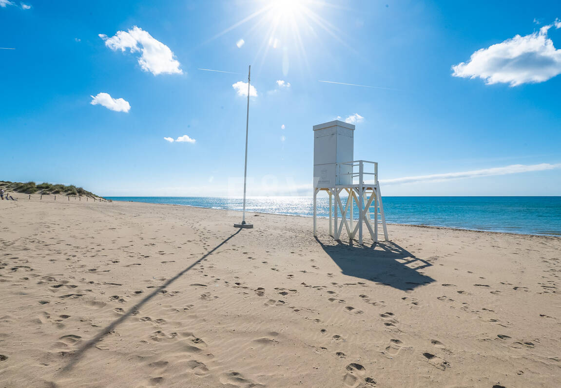Beachfront townhouse in Bahia de Marbella with sea views