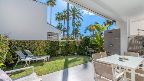 Maison en bord de mer à Bahia de Marbella avec vue sur la mer