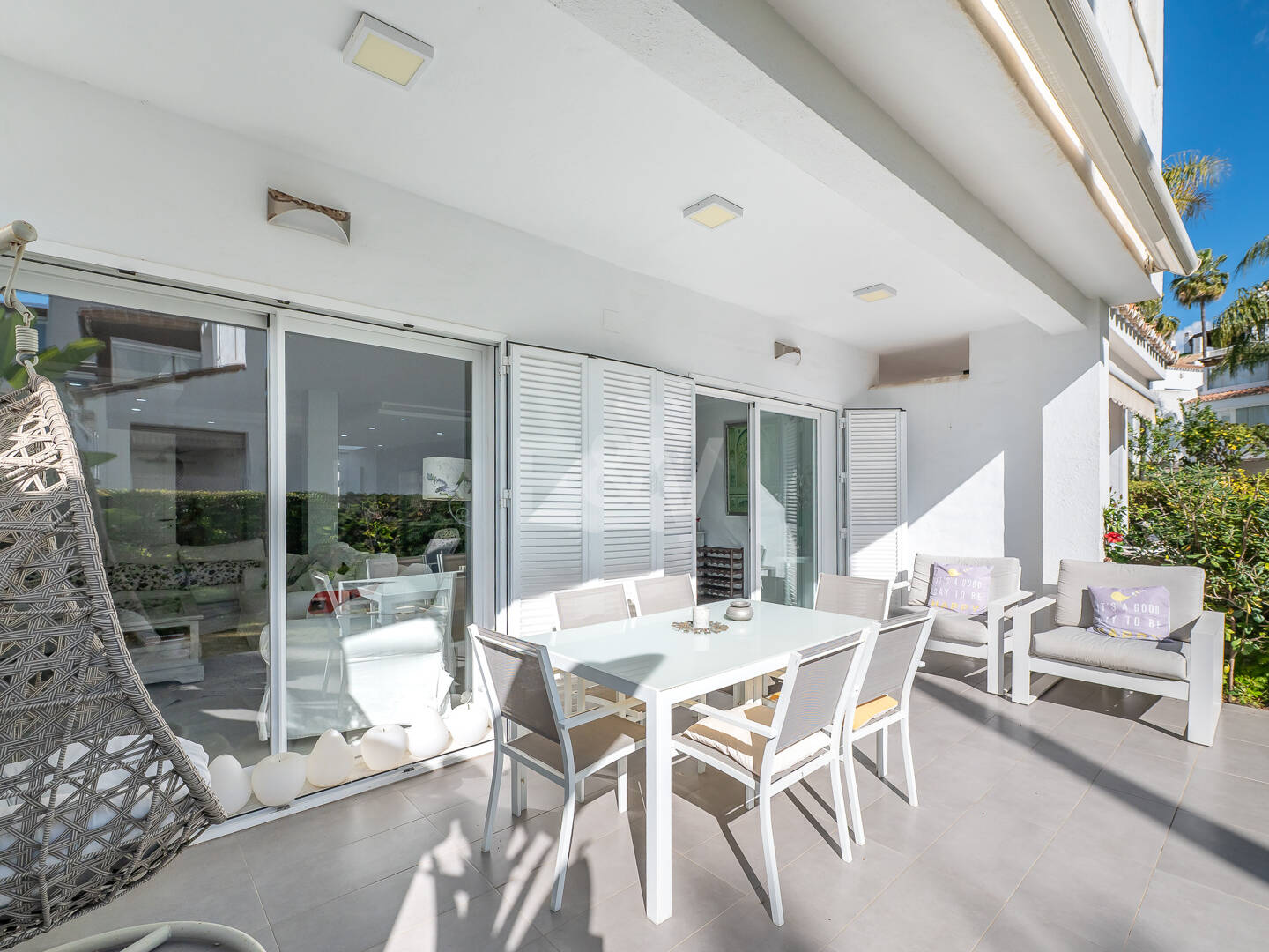 Beachfront townhouse in Bahia de Marbella with sea views