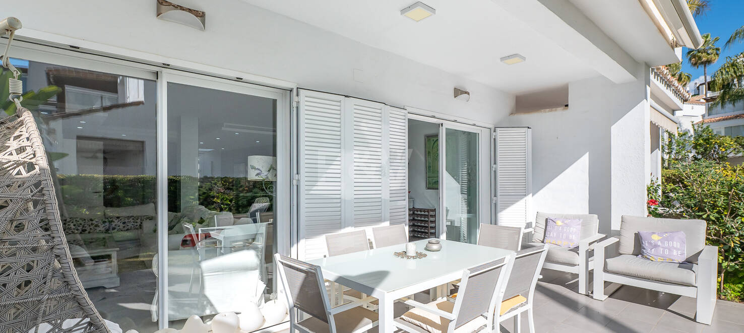 Beachfront townhouse i Bahia de Marbella med havsutsikt tillgänglig för kortsiktiga hyror