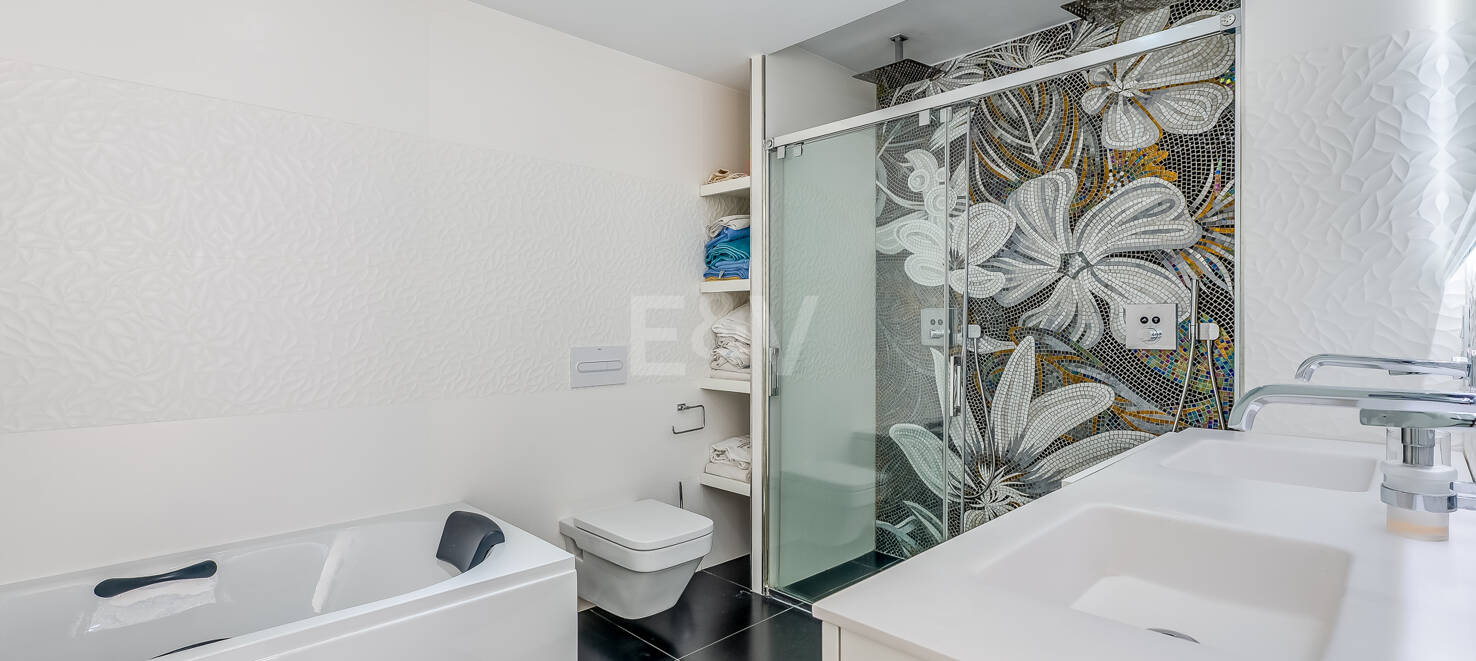 Beachfront townhouse i Bahia de Marbella med havsutsikt tillgänglig för kortsiktiga hyror