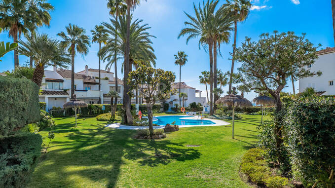 Beachfront townhouse in Bahia de Marbella with sea views. Available for Long-Term from Mid September 2026
