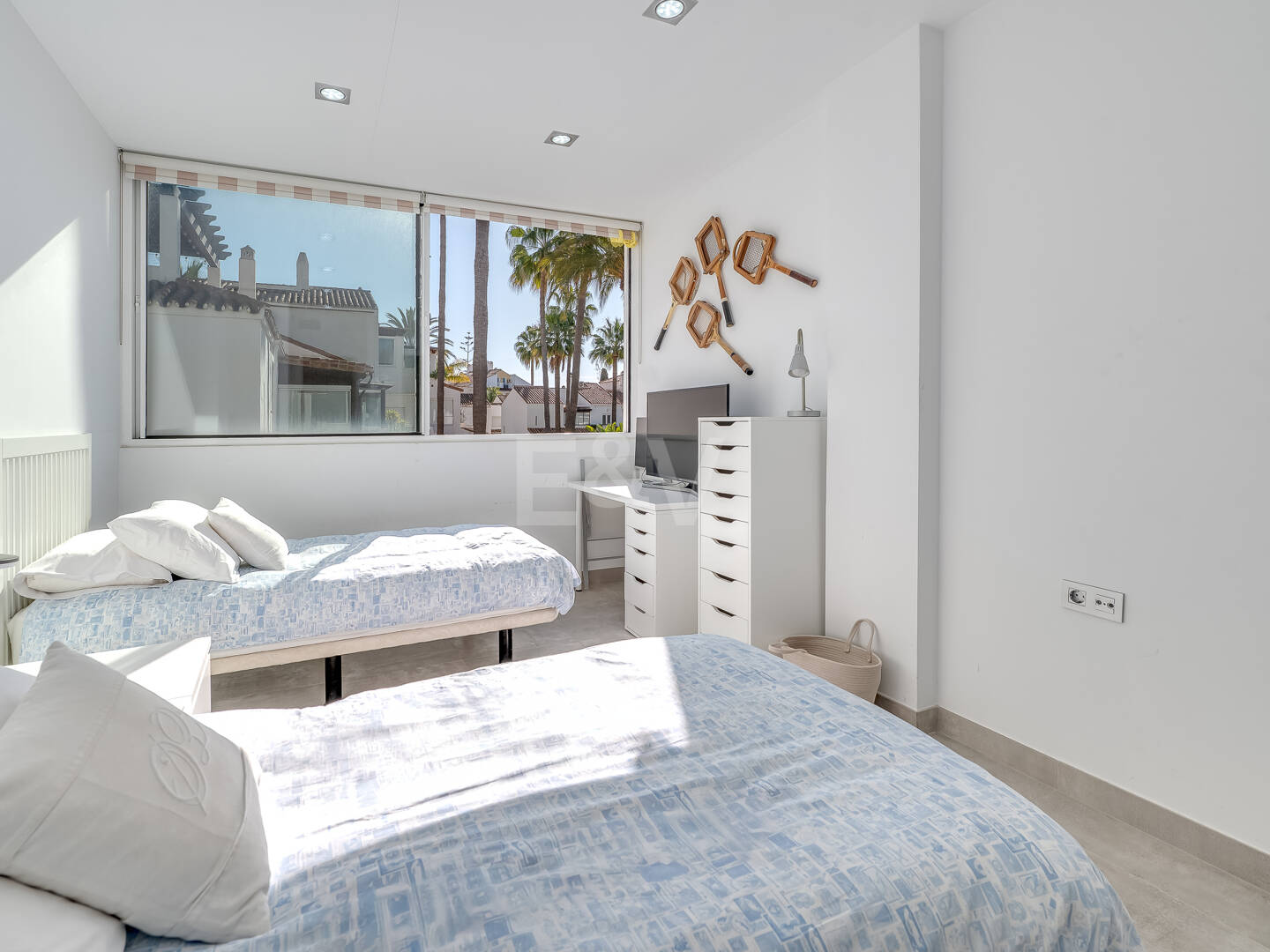 Beachfront townhouse in Bahia de Marbella with sea views