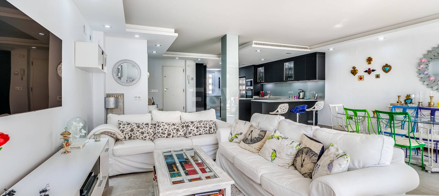 Beachfront townhouse i Bahia de Marbella med havsutsikt tillgänglig för kortsiktiga hyror