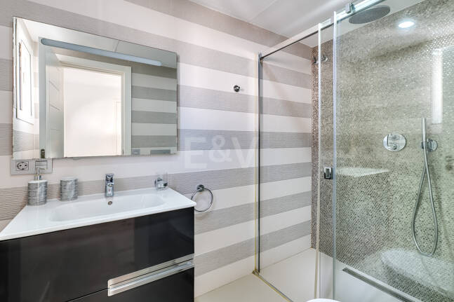 Beachfront townhouse in Bahia de Marbella with sea views