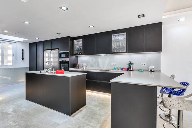 Beachfront townhouse in Bahia de Marbella with sea views