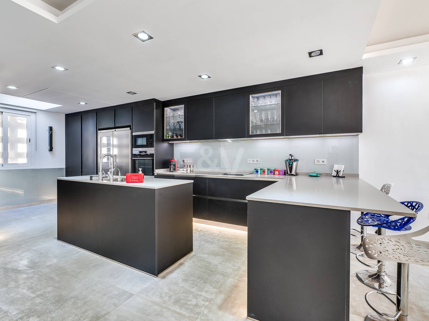 Beachfront townhouse in Bahia de Marbella with sea views