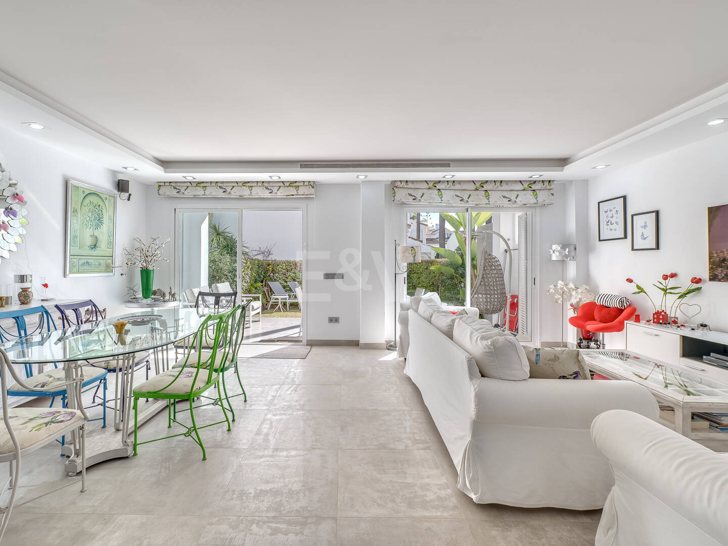 Beachfront townhouse in Bahia de Marbella with sea views