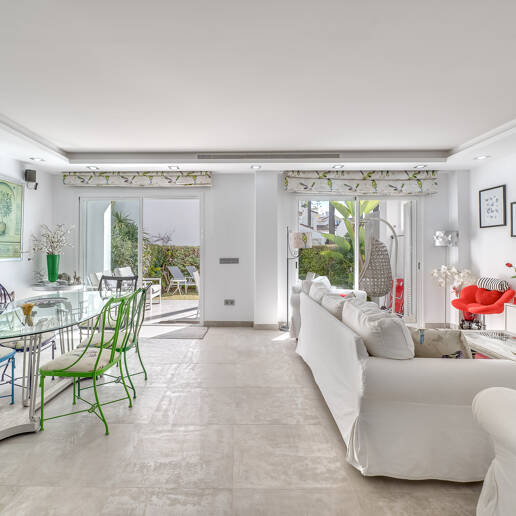 Beachfront townhouse i Bahia de Marbella med havsutsikt tillgänglig för kortsiktiga hyror