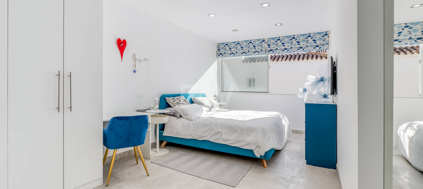 Beachfront townhouse i Bahia de Marbella med havsutsikt tillgänglig för kortsiktiga hyror