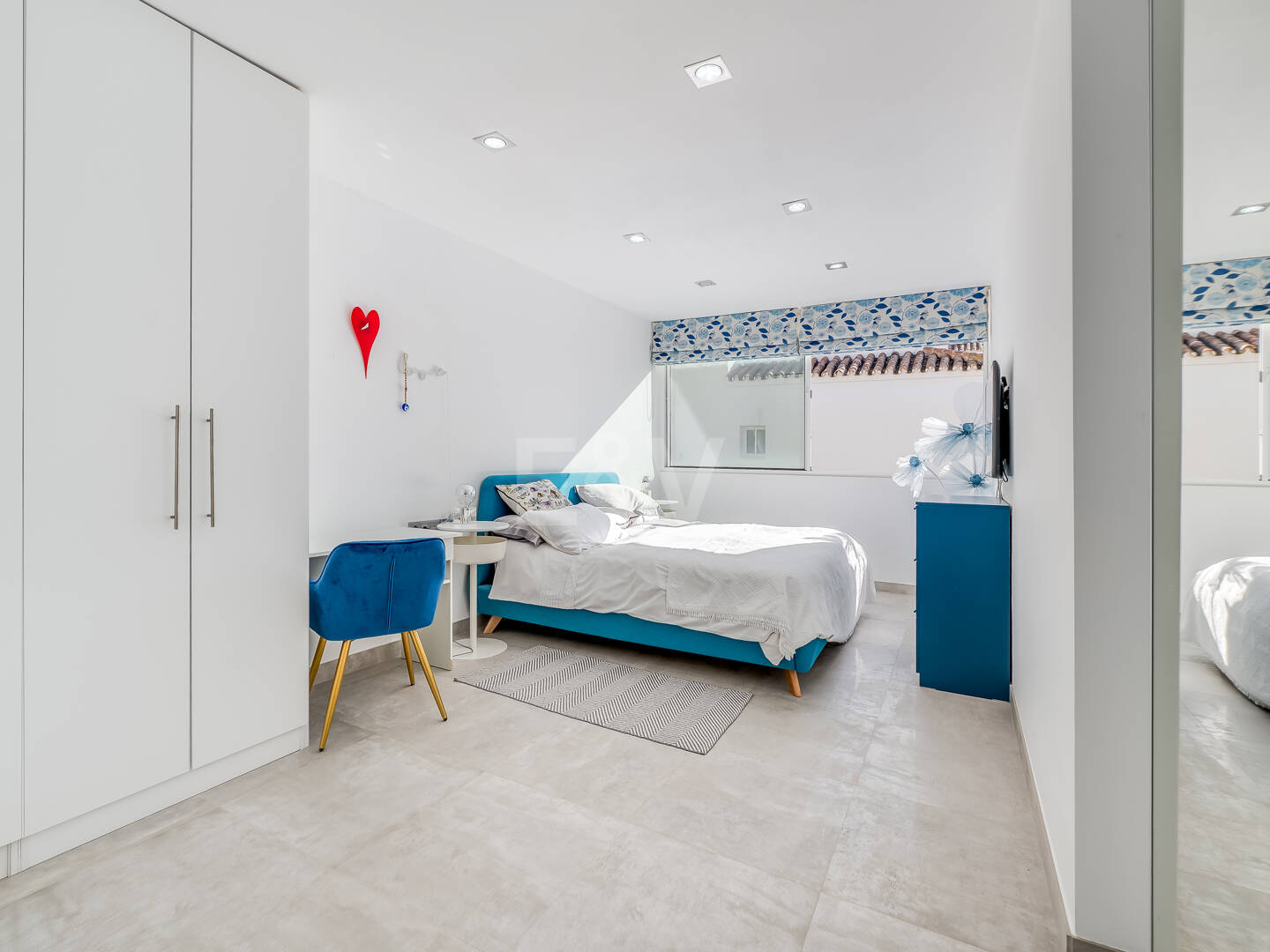 Beachfront townhouse in Bahia de Marbella with sea views