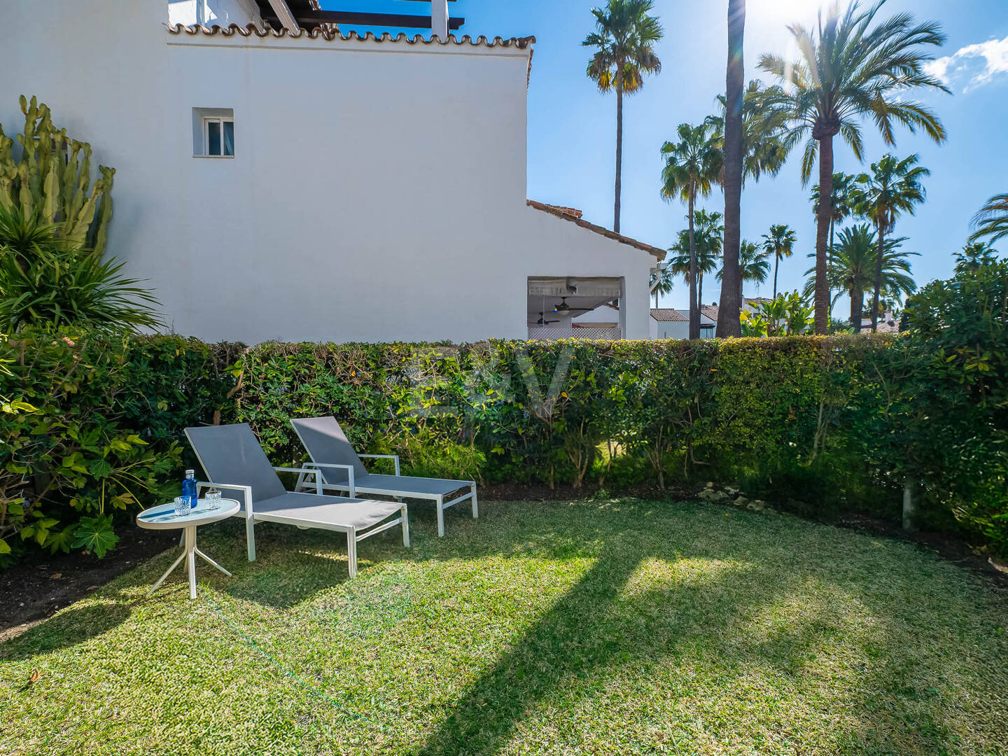 Beachfront townhouse in Bahia de Marbella with sea views