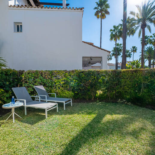 Beachfront townhouse i Bahia de Marbella med havsutsikt tillgänglig för kortsiktiga hyror