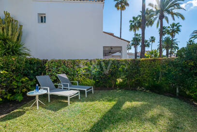 Beachfront townhouse in Bahia de Marbella with sea views