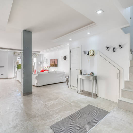 Beachfront townhouse i Bahia de Marbella med havsutsikt tillgänglig för kortsiktiga hyror