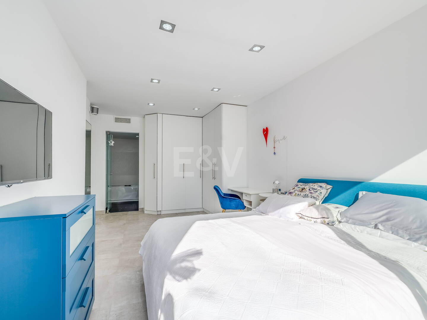 Beachfront townhouse in Bahia de Marbella with sea views