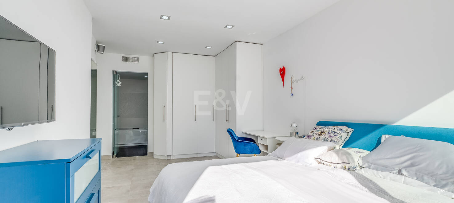Beachfront townhouse i Bahia de Marbella med havsutsikt tillgänglig för kortsiktiga hyror