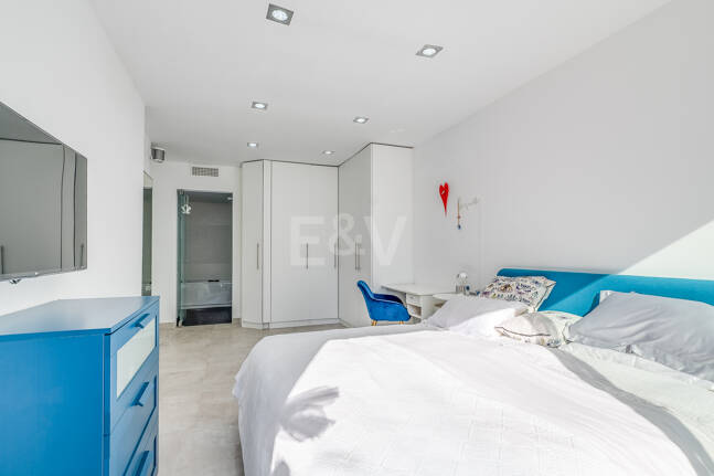 Beachfront townhouse in Bahia de Marbella with sea views