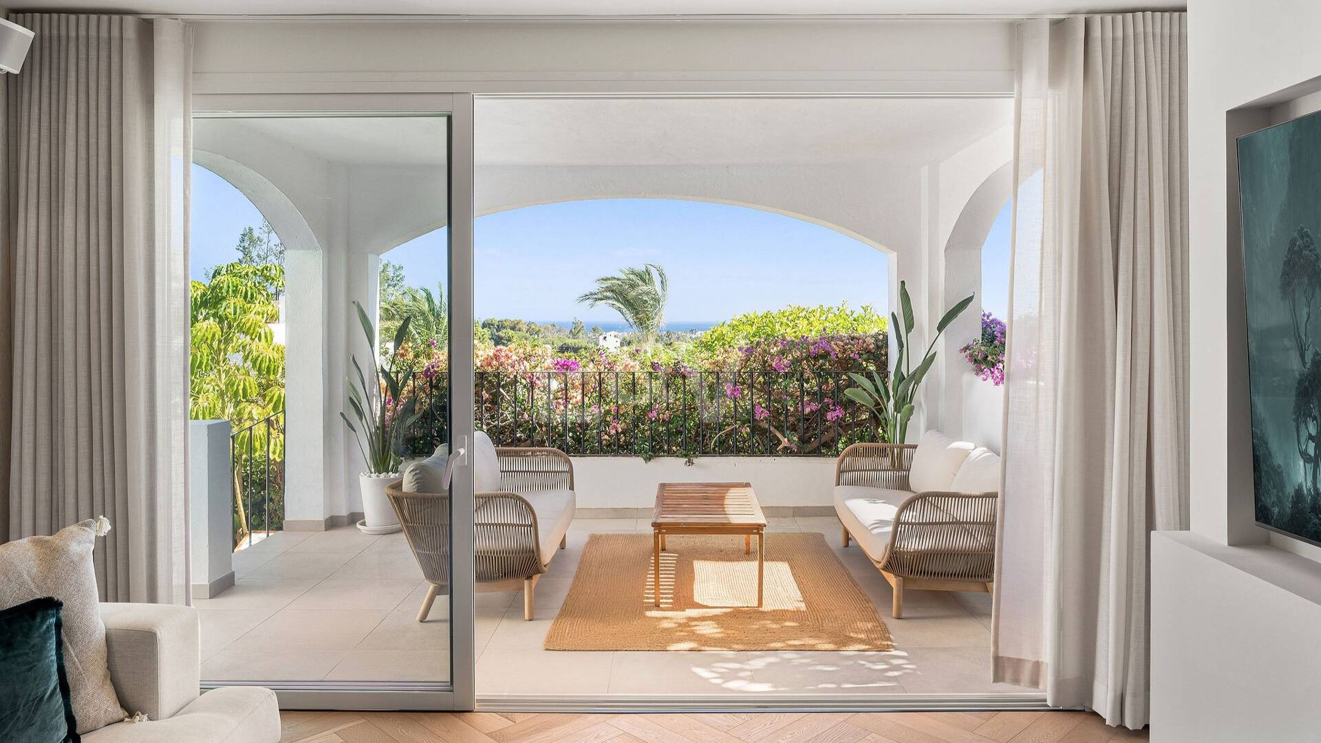 Lujoso adosado con sofisticado diseño escandinavo