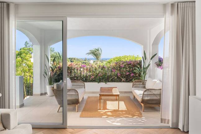 Lujoso adosado con sofisticado diseño escandinavo