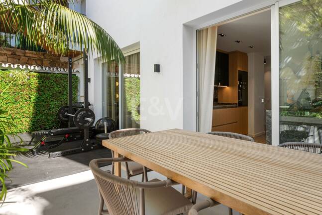 Lujoso adosado con sofisticado diseño escandinavo