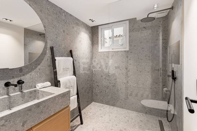 Lujoso adosado con sofisticado diseño escandinavo