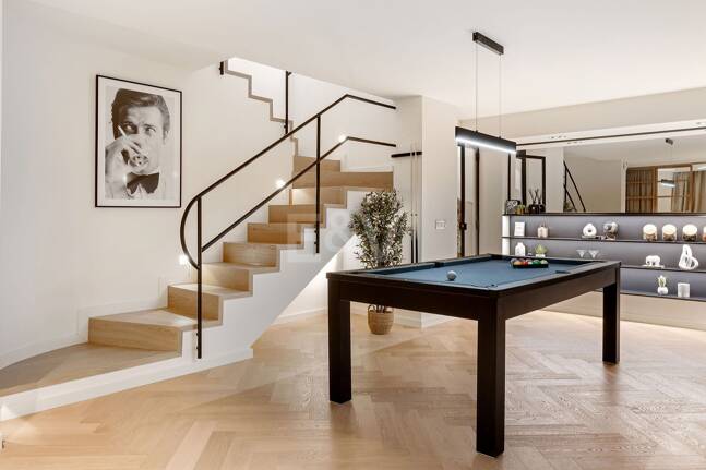 Lujoso adosado con sofisticado diseño escandinavo