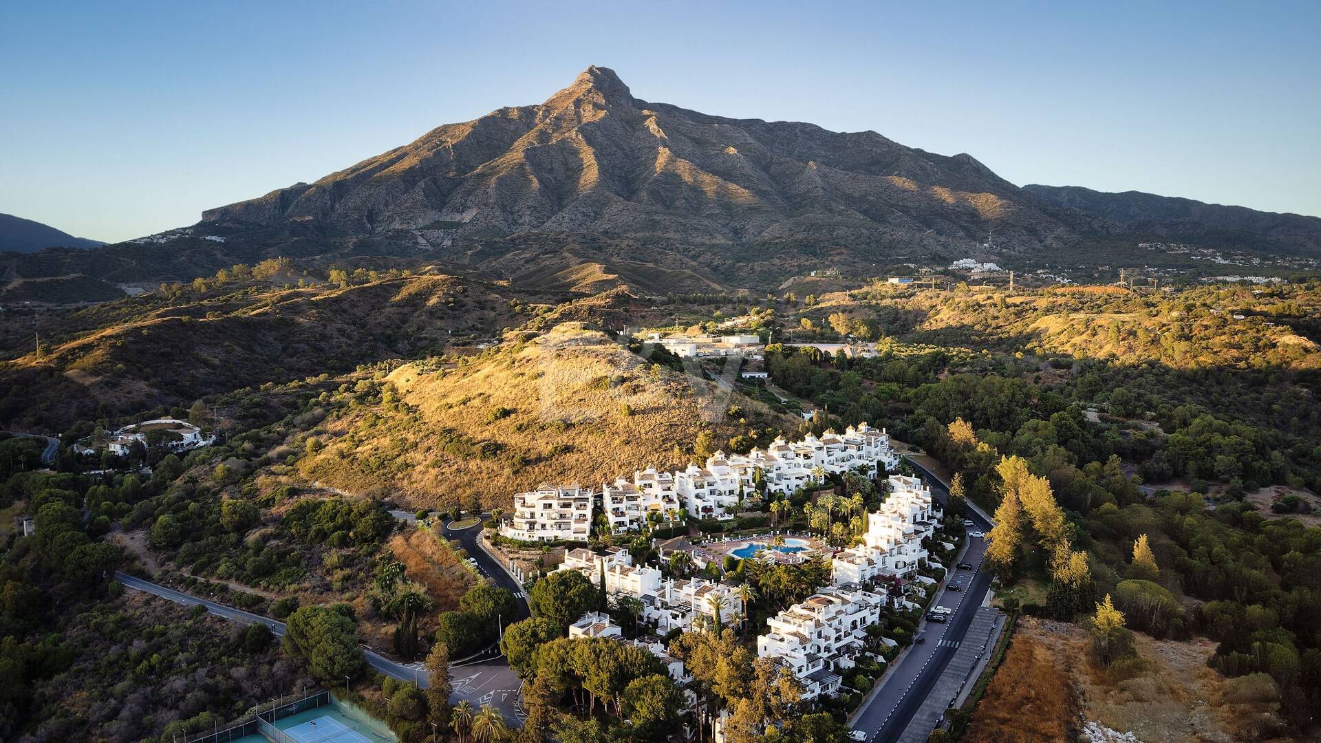 Lujoso adosado con sofisticado diseño escandinavo