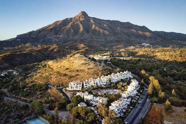 Lujoso adosado con sofisticado diseño escandinavo