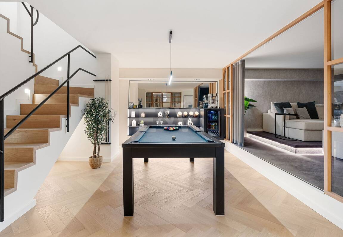 Lujoso adosado con sofisticado diseño escandinavo