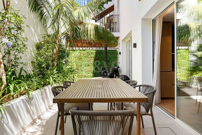 Lujoso adosado con sofisticado diseño escandinavo