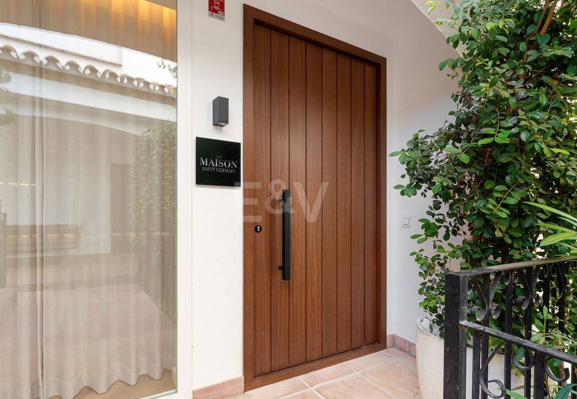 Lujoso adosado con sofisticado diseño escandinavo