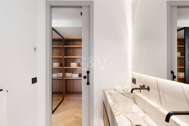 Lujoso adosado con sofisticado diseño escandinavo