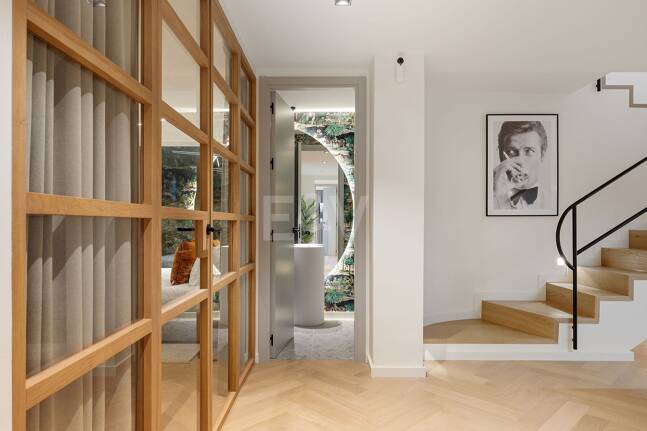 Lujoso adosado con sofisticado diseño escandinavo