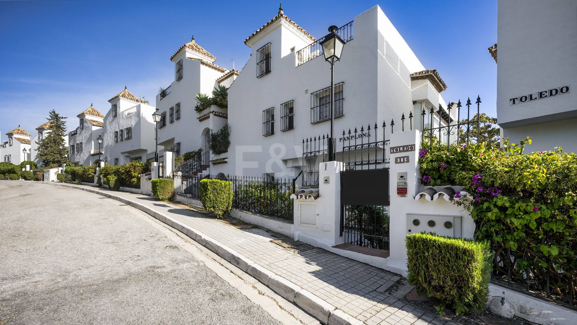 Lujoso adosado con sofisticado diseño escandinavo