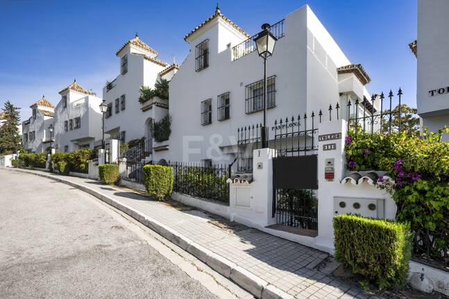 Lujoso adosado con sofisticado diseño escandinavo