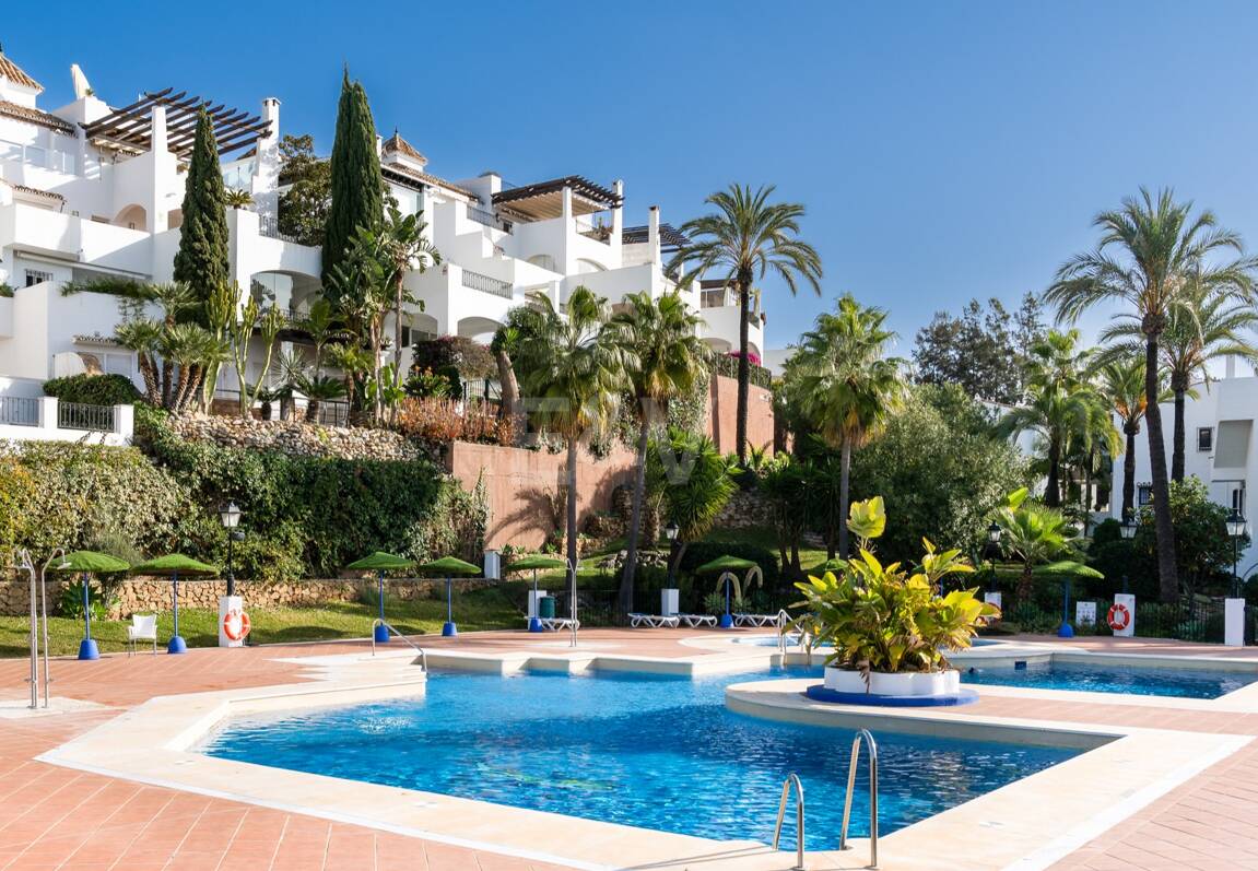 Lujoso adosado con sofisticado diseño escandinavo