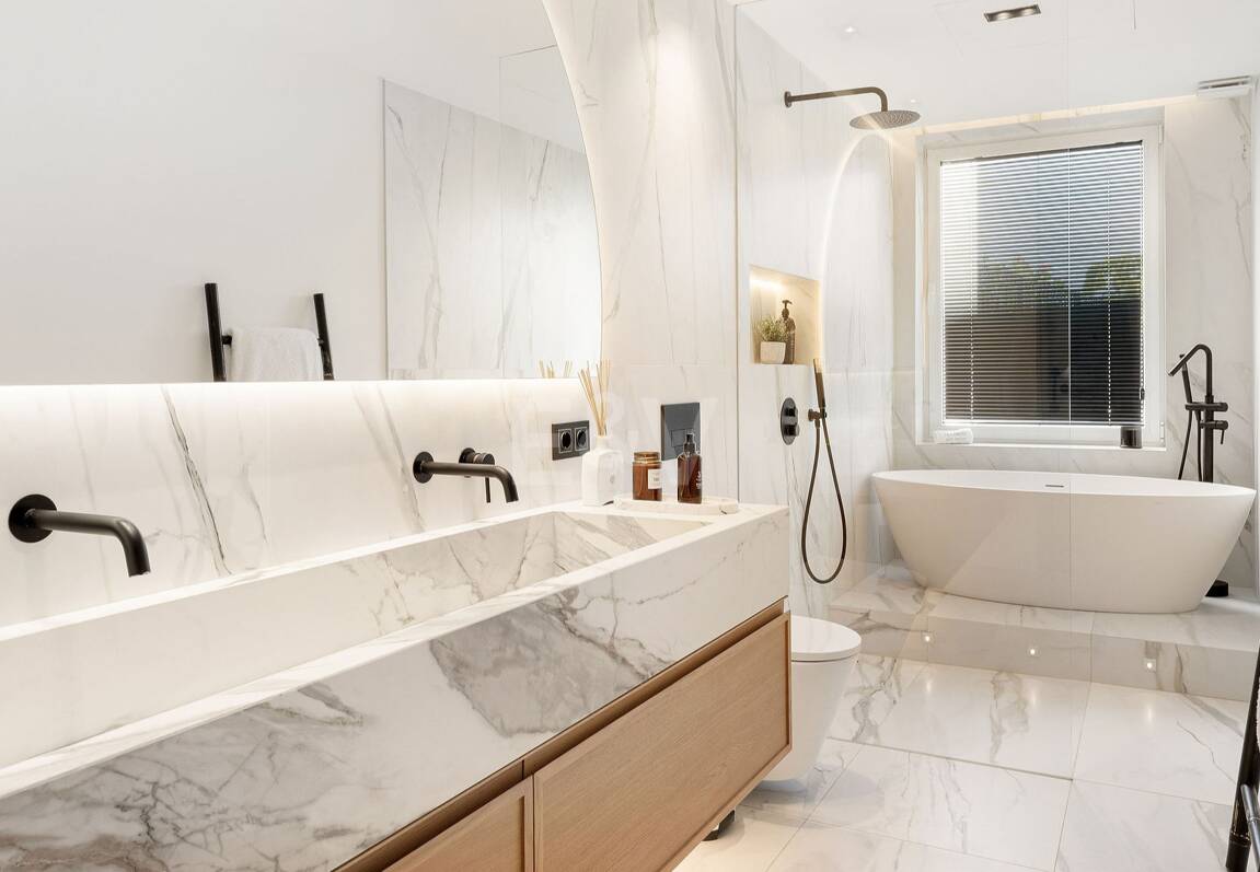 Lujoso adosado con sofisticado diseño escandinavo