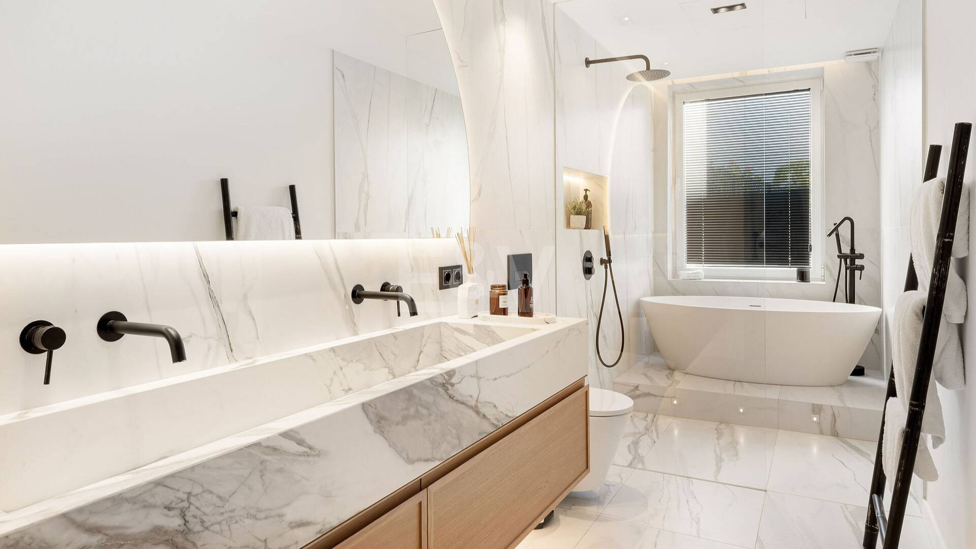 Lujoso adosado con sofisticado diseño escandinavo