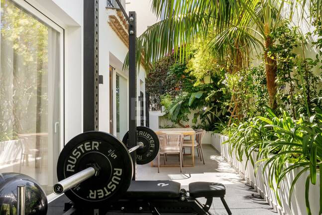 Lujoso adosado con sofisticado diseño escandinavo