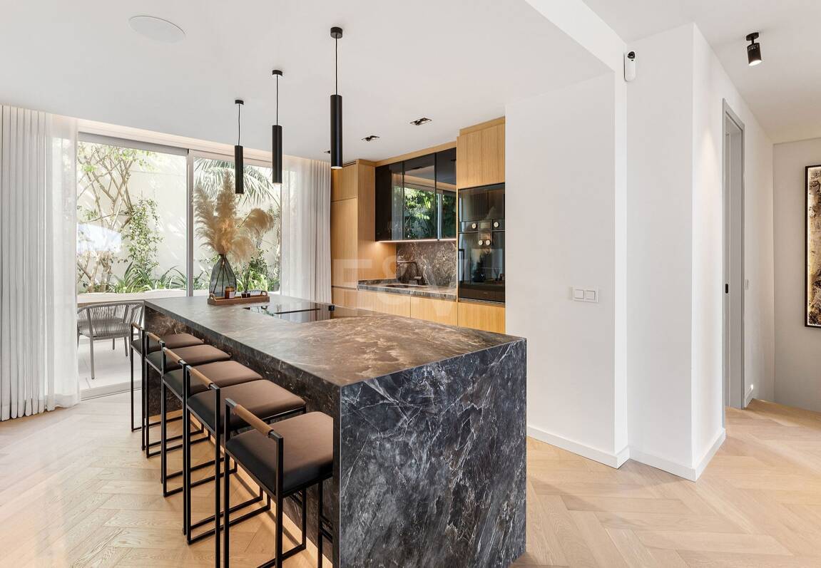 Lujoso adosado con sofisticado diseño escandinavo