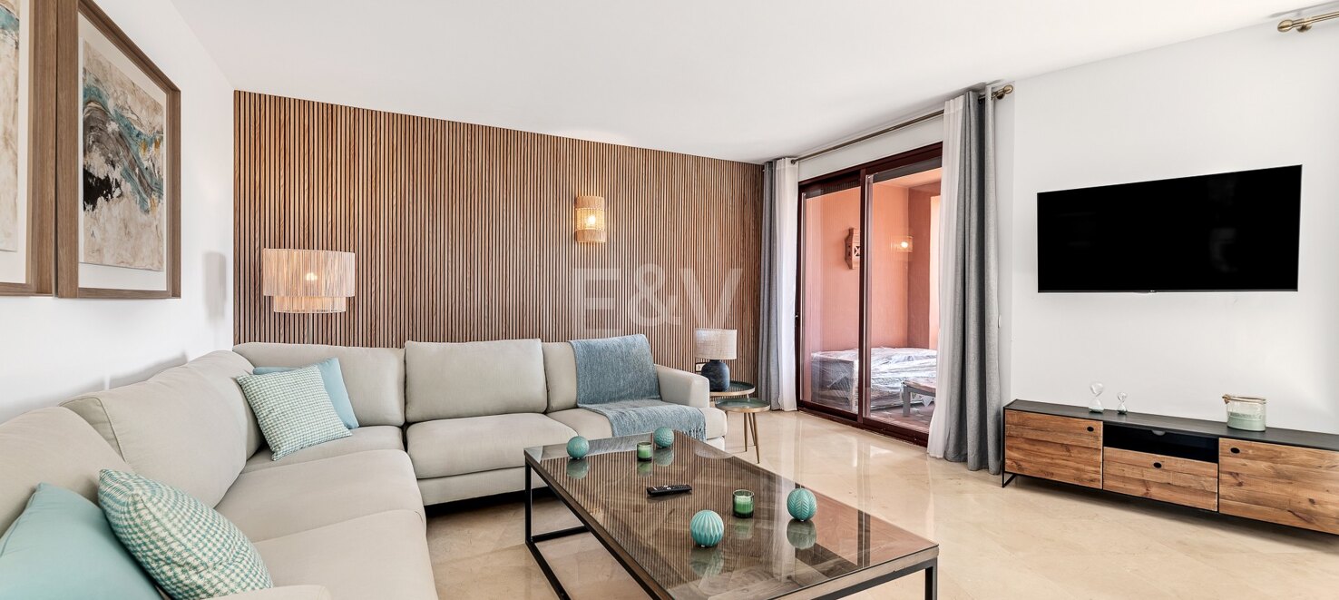 4 bedroom duplex penthouse in El Rosario Beachside