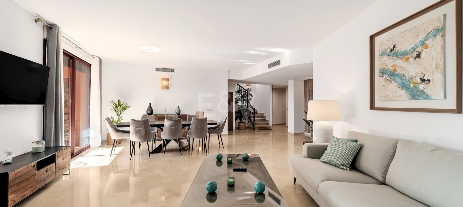 Penthouse en duplex de 4 chambres à El Rosario Beachside disponible pour juin et juillet 2025