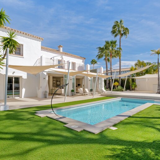 Villa de Lujo en Primera Línea de Golf en Guadalmina Alta – Elegancia y Confort en una Ubicación Privilegiada