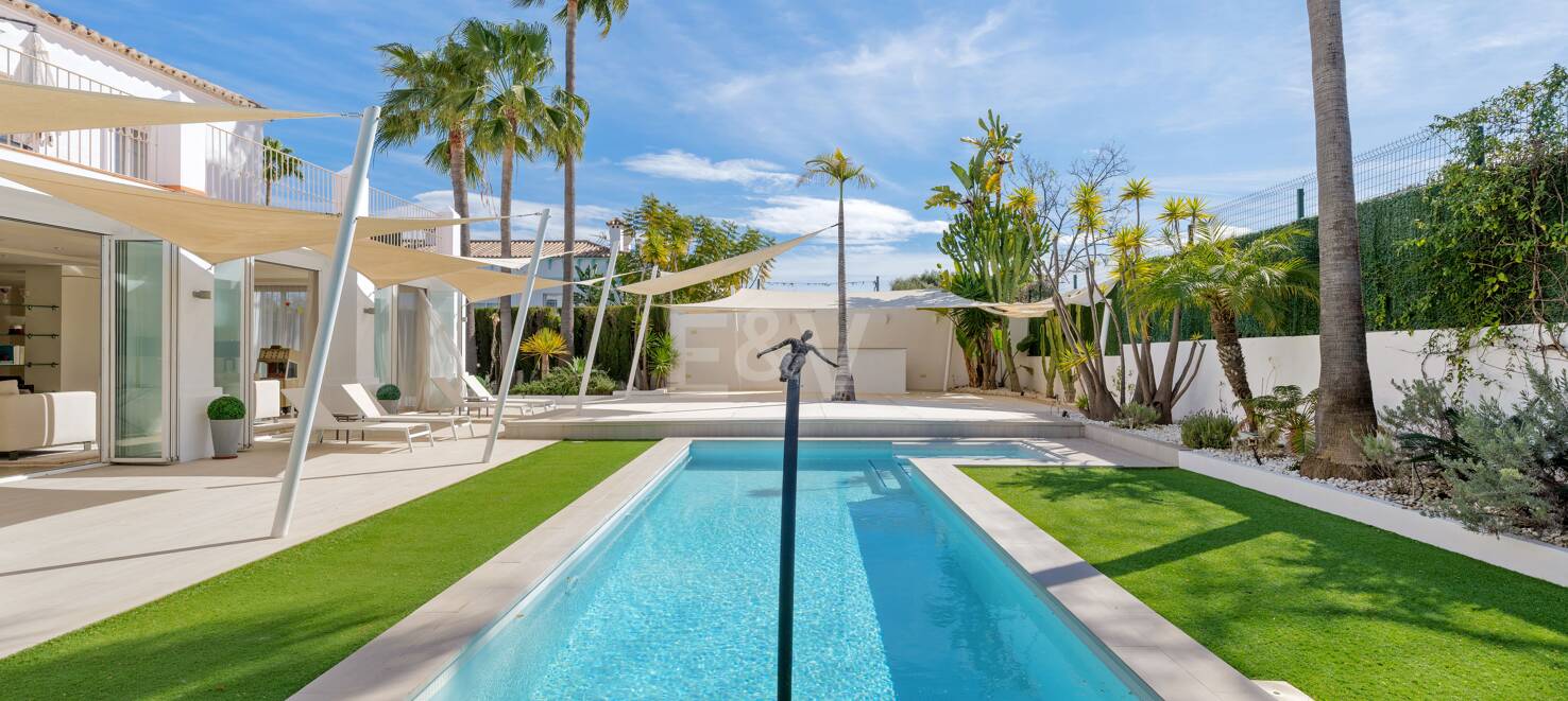 Lyx Frontline Golf Villa i Guadalmina Alta - Elegance & Komfort i en primär plats
