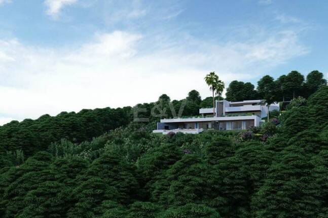 Villa de diseño moderno en Montemayor