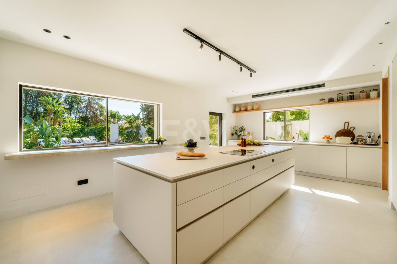 Tu oasis privado junto a la playa y Puerto Banús en San Pedro Playa