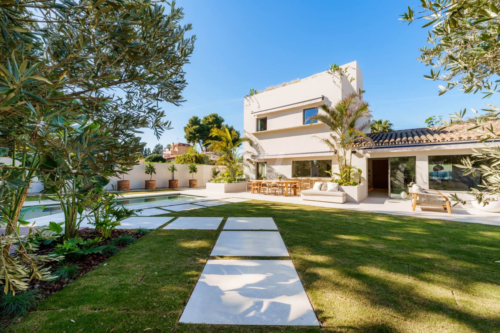 Tu oasis privado junto a la playa y Puerto Banús en San Pedro Playa