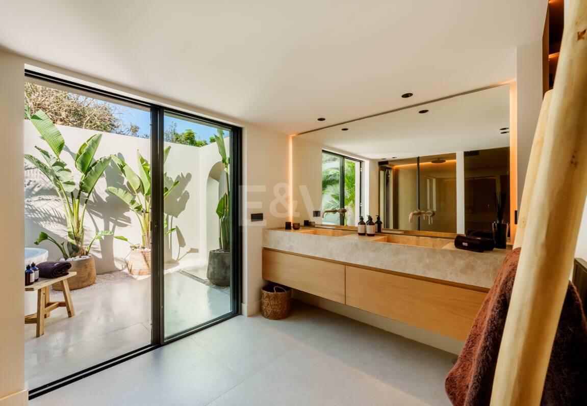 Tu oasis privado junto a la playa y Puerto Banús en San Pedro Playa